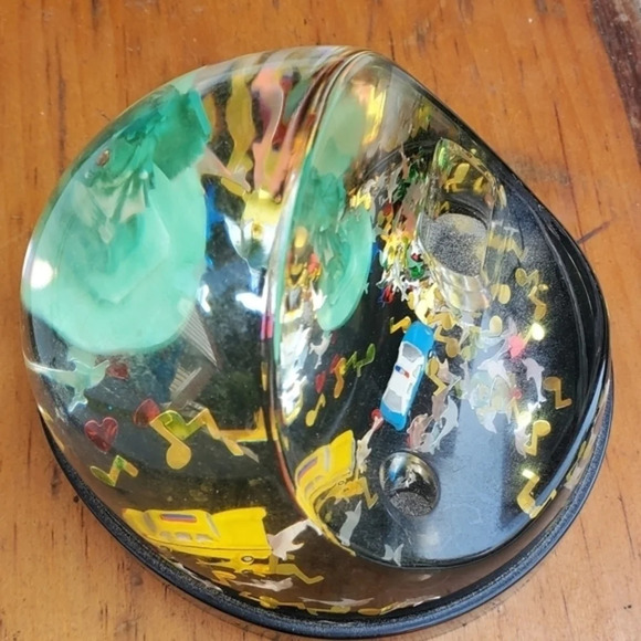 Vintage NYC snow globe - Picture 6 of 10